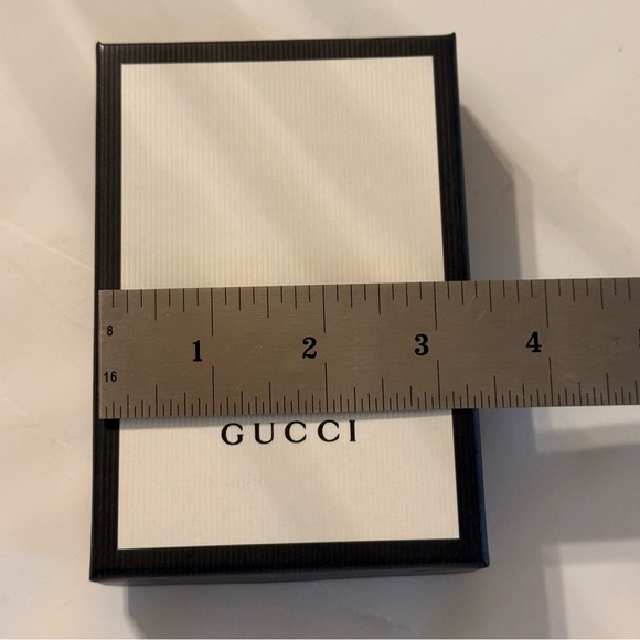 Gucci Small Black and White Gift Box in Very Good Condition - Picture 5 of 9